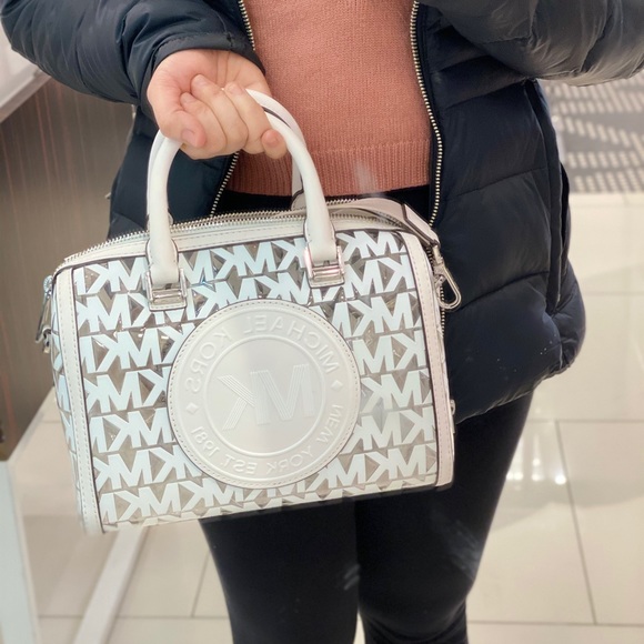 ⛔️SOLD⛔️MK Sport Duffle Satchel - Picture 4 of 8